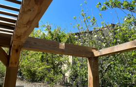 Modification pergola pour la mise en place d’une cuisine d’été et habillage escalier à Valence