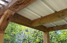 Modification pergola pour la mise en place d’une cuisine d’été et habillage escalier à Valence