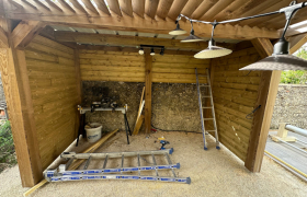 Modification pergola pour la mise en place d’une cuisine d’été et habillage escalier à Valence