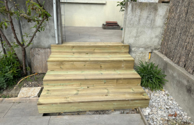 Modification pergola pour la mise en place d’une cuisine d’été et habillage escalier à Valence.