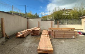 Double carport voiture avec zone de rangement à Geyssans